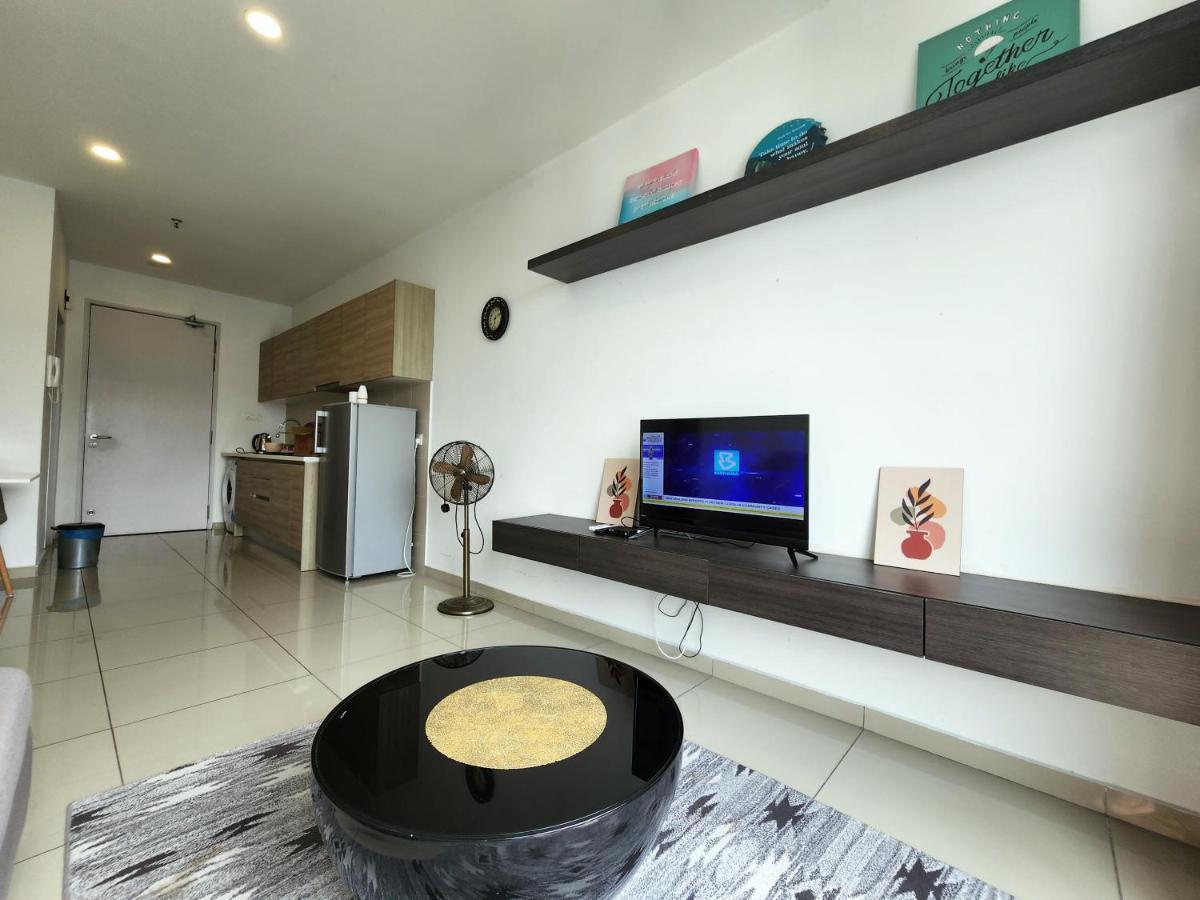 Lavender Suite # Shah Alam I-City Block B Homestay # 2R1B #Free Wifi & Parking Eksteriør billede